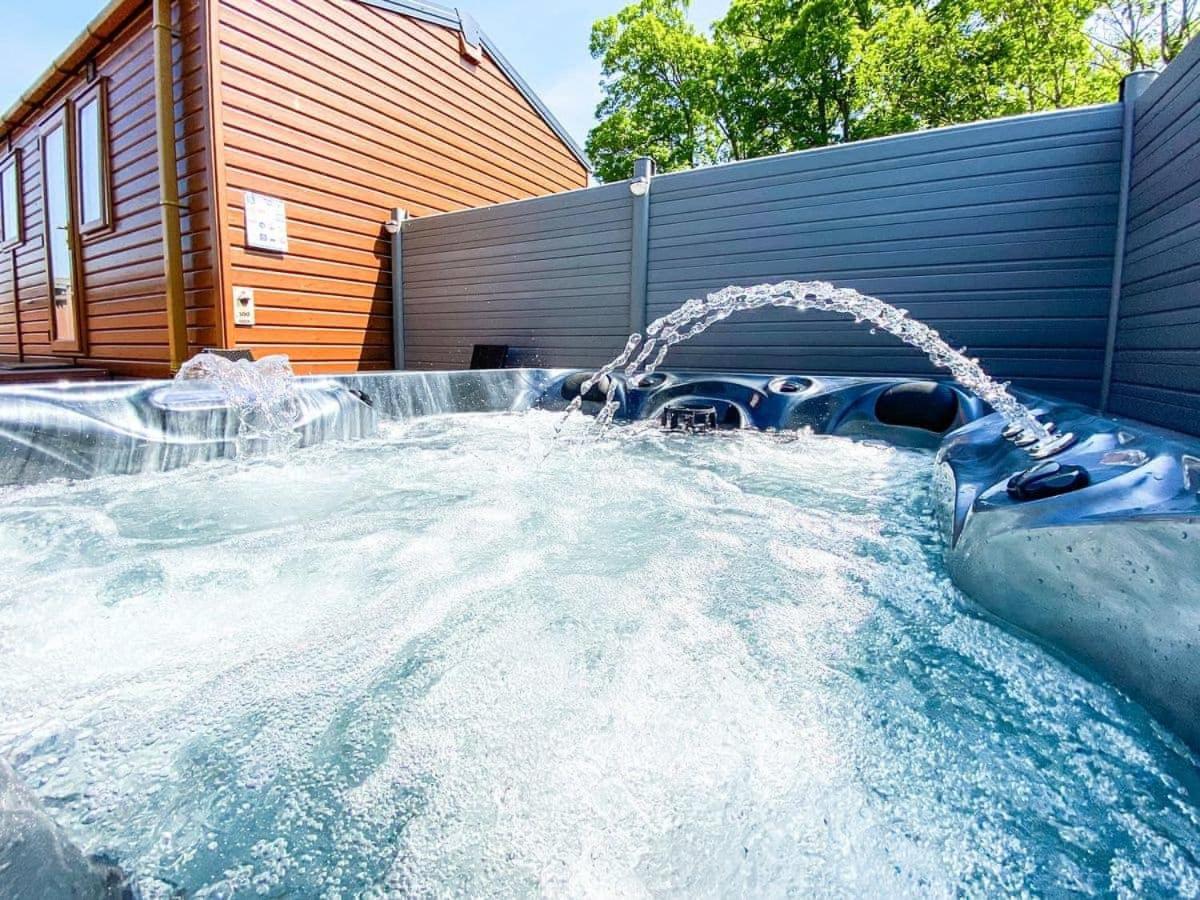 Ascot Lodge - Hot Tub Hideaway - Northumberland Felton  Exterior photo